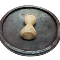 AFRICAN HANDMADE CLAY EARTHENWARE POT / APOTOYEWA / WOODEN GRINDER / ASANKA BOWL / MEDIUM SIZE /PILON EN BOIS/ PARFAIT POUR LE BROYAGE (25.0LBS) image 0